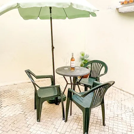 Charming Santos With Patio Lisbona