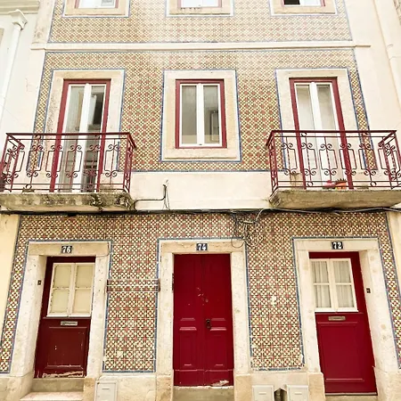Appartamento Charming Santos With Patio Lisbona