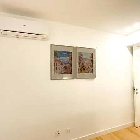 Lisbon Charming Santos Apartment With Patio * Lisboa