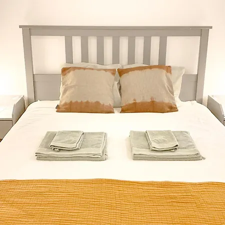 Charming Santos With Patio * Lisbona