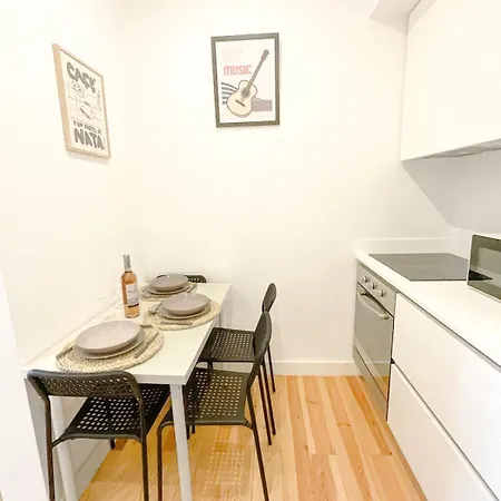 Appartamento Charming Santos With Patio Lisbona