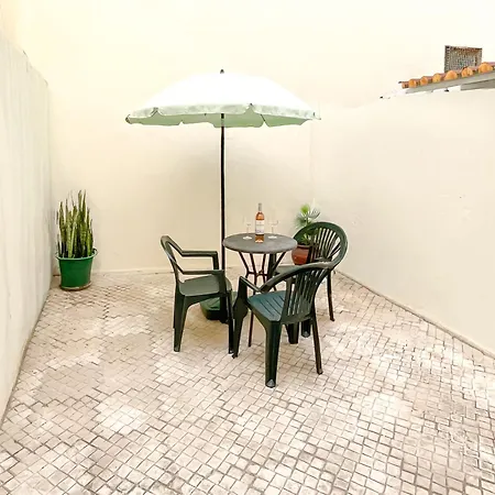 Lisbon Charming Santos Apartment With Patio Lisboa