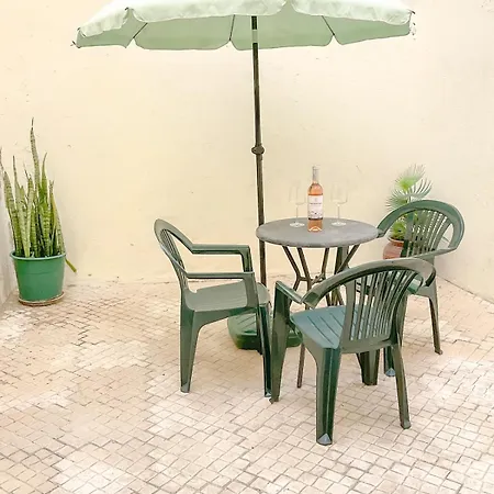 Charming Santos With Patio Lisbona